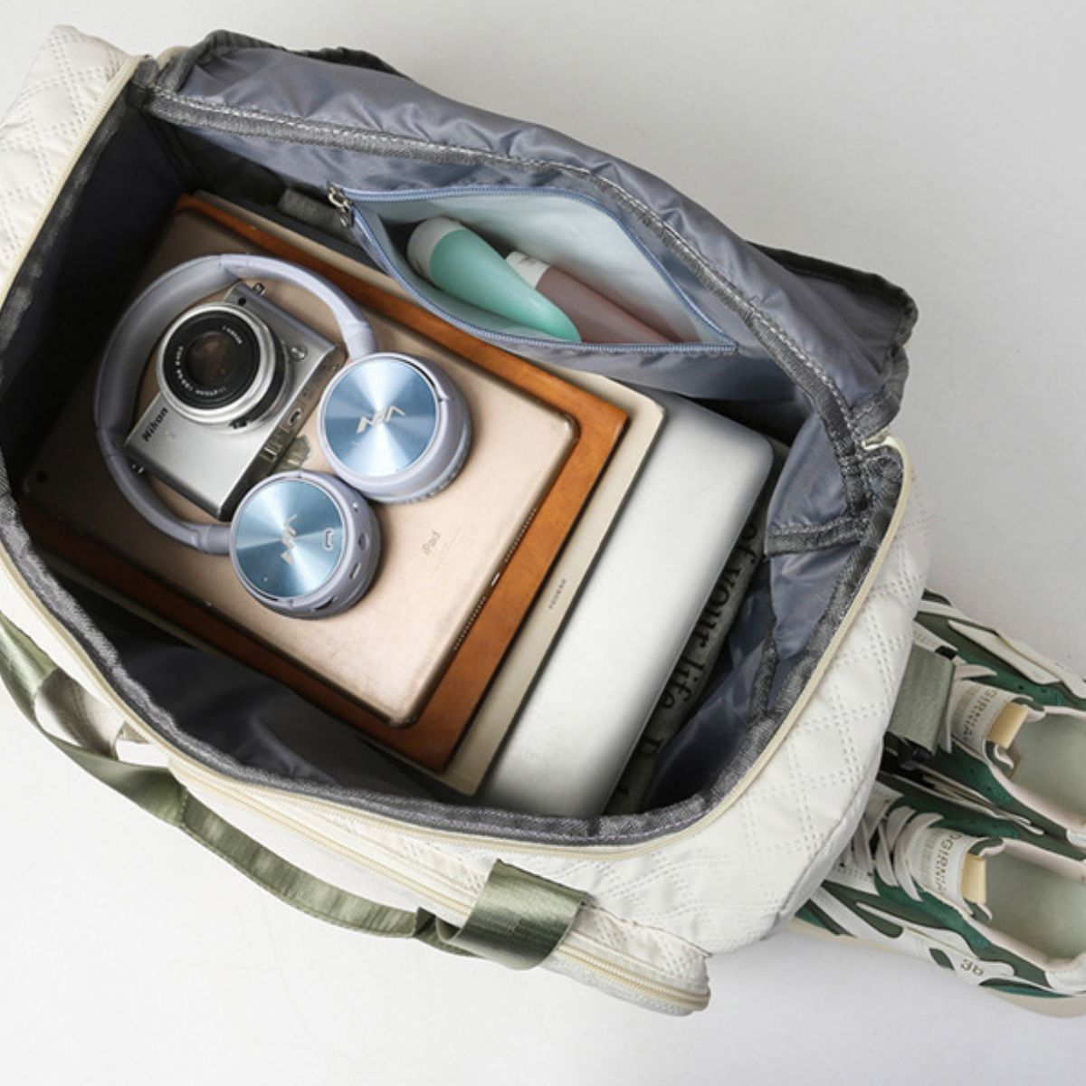 Heri Multi Pockets Travel Bag